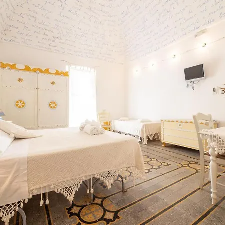 Palazzo Briganti Bed & Breakfast 3*