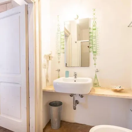 Palazzo Briganti 住宿加早餐酒店 3*