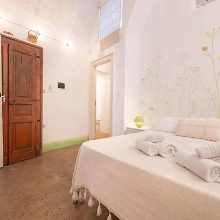Palazzo Briganti Bed & Breakfast